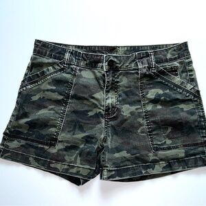 KUT Camo Green Women's Military Shorts 10